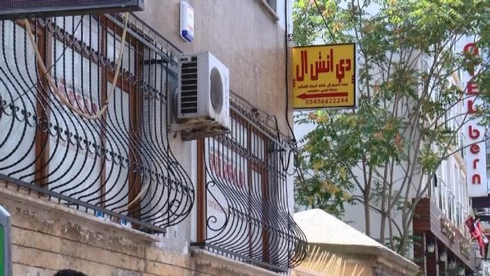 İstanbul Aksaray'da birçok Arapça tabela değiştirilmedi