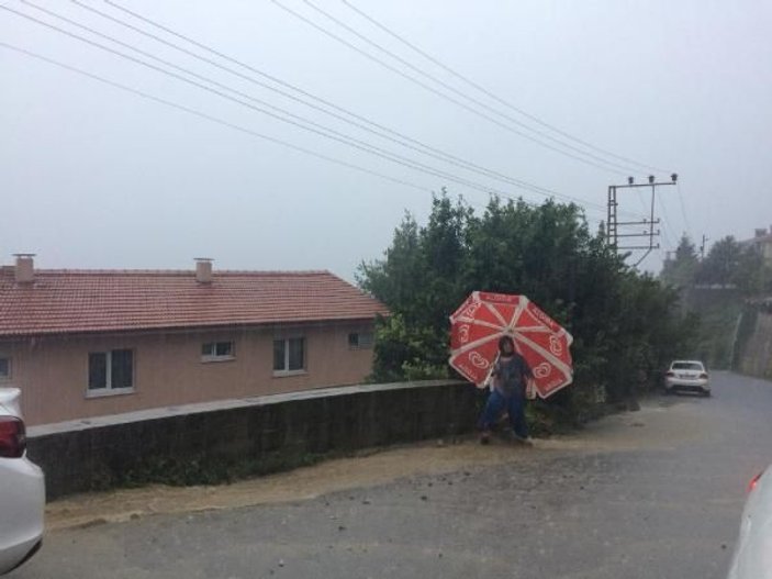 Zonguldak'ta sağanak: Araçlar yolda kaldı