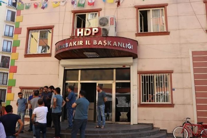 Oğlunu HDP'lilerin dağa kaçırdığını söyleyip eylem yaptı