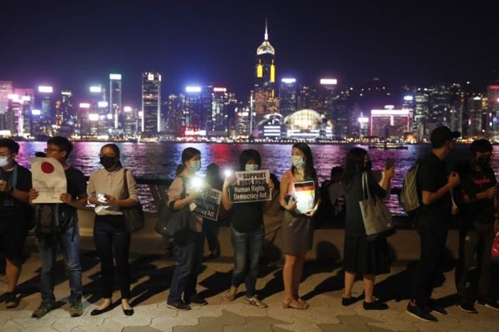Hong Kong’da Çin yönetimine karşı insan zinciri