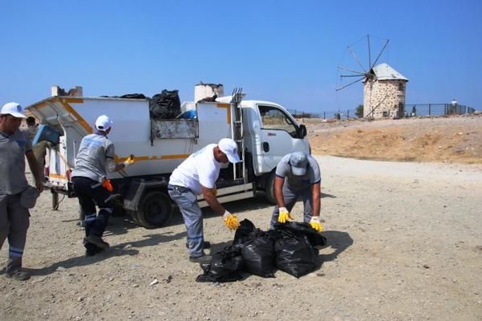 Bodrum'da hükümlüler çevre temizliği yaptı