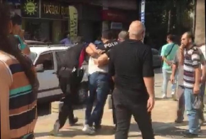 Denizli'de polise kimlik göstermeyen 3 kişiye gözaltı