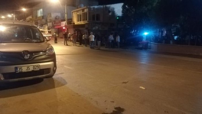İzmir’de seyir halindeki otomobile ateş açıldı: 1 ölü