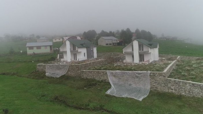 Trabzon'daki yaylada haç şeklinde villalar