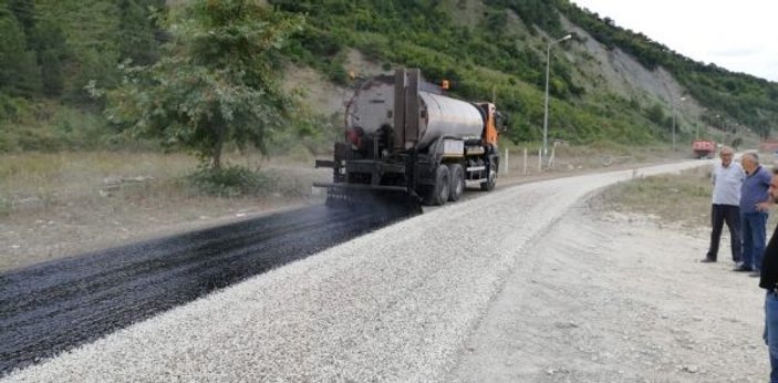 Sinop'ta 3 yıl sonra asfalt gelen köye davul zurna eşlik etti