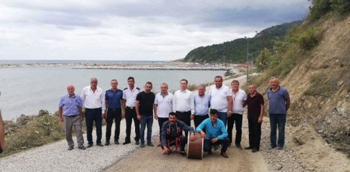 Sinop'ta 3 yıl sonra asfalt gelen köye davul zurna eşlik etti