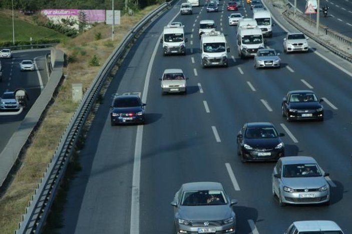 İstanbul'da trafik artınca emniyet şeridi kaçakları çıktı