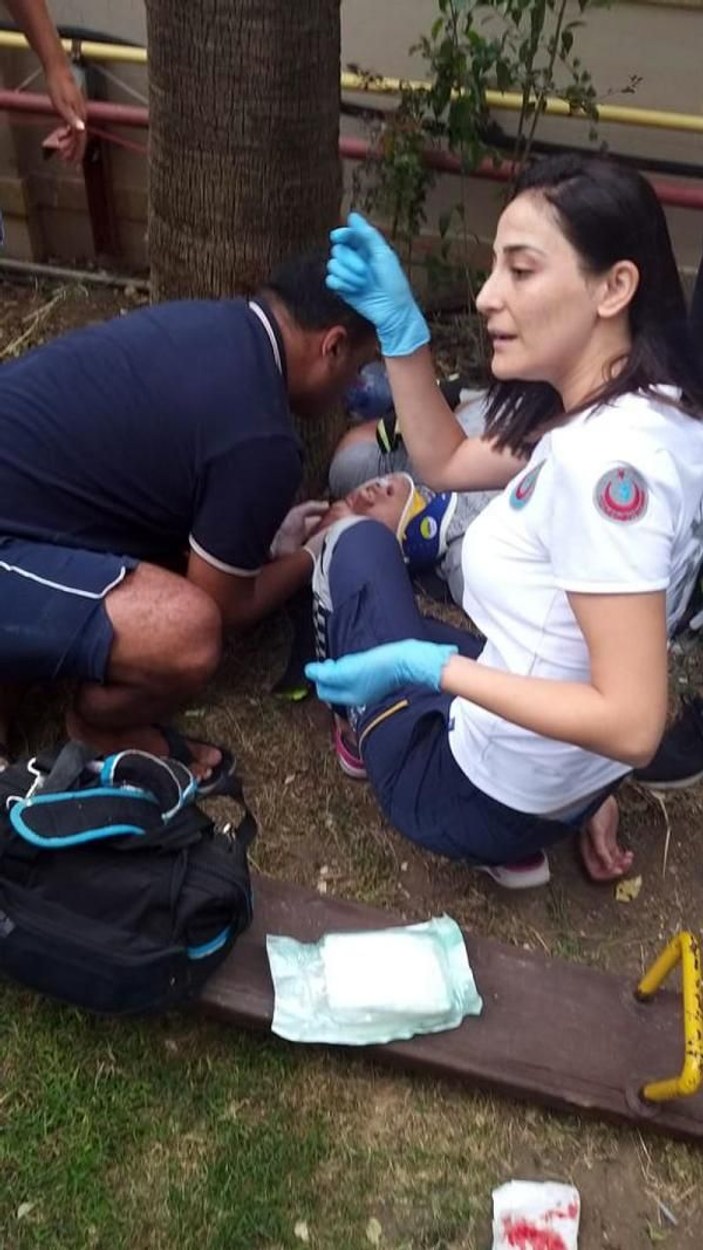 Antalya'da deniz paraşütünün halatı koptu: 2 yaralı