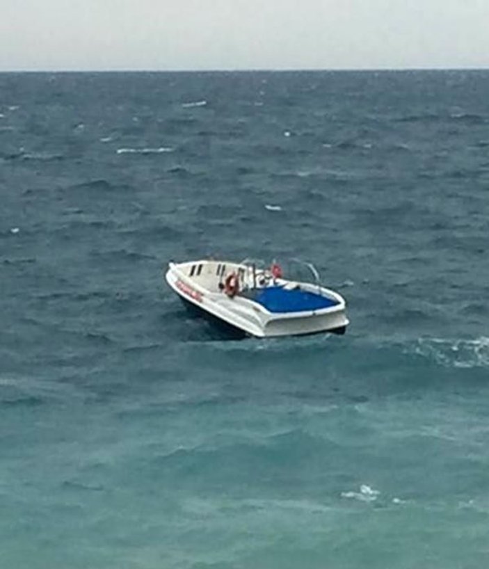 Antalya'da deniz paraşütünün halatı koptu: 2 yaralı