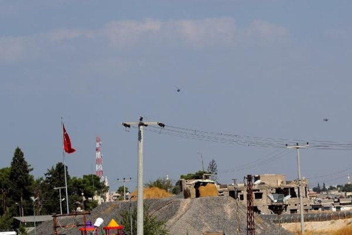 Türk helikopterlerini gören teröristler kazıyı bıraktı