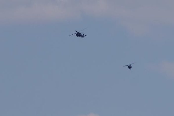 Türk helikopterlerini gören teröristler kazıyı bıraktı