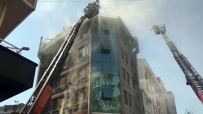 Kağıthane’de 6 katlı bina yandı