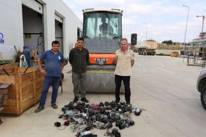 Kaçak avcılıkta kullanılan ses cihazları silindirle ezildi