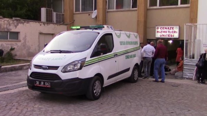 Sivas'ta otomobil dereye uçtu: 4 ölü, 4 yaralı