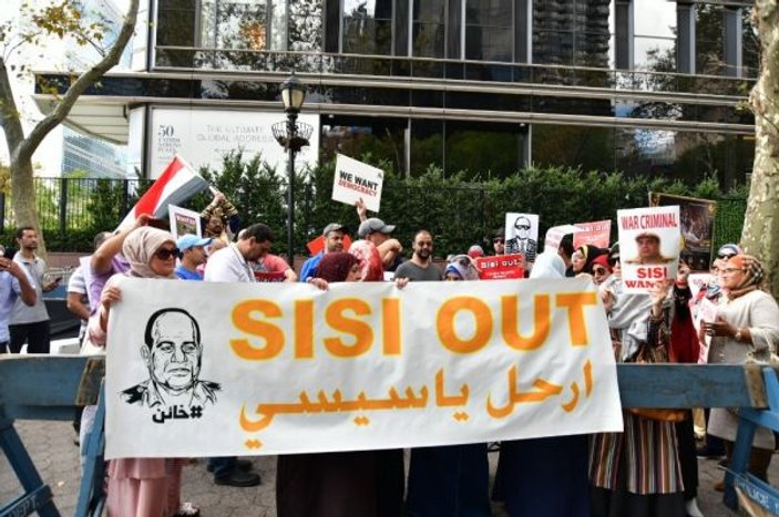 New York’ta Sisi ile Mursi destekçileri karşı karşıya geldi