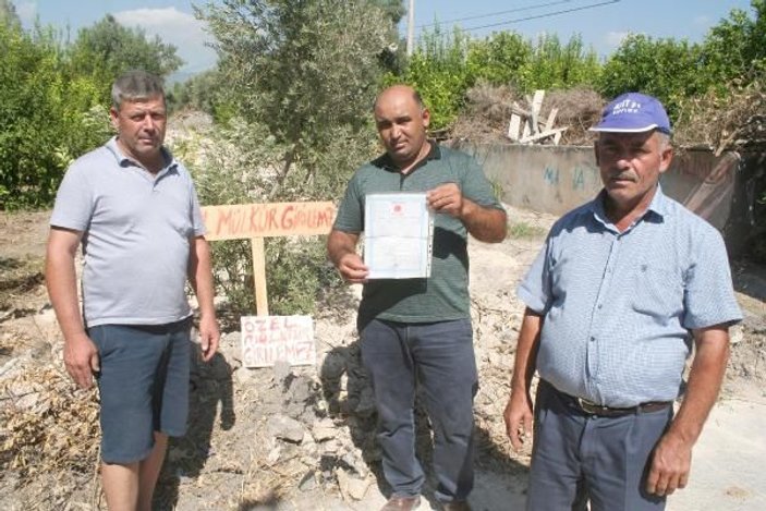 Mersin'de tapu sahibi 50 yıllık yolu kapattı