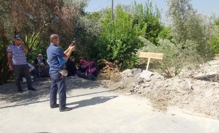 Mersin'de tapu sahibi 50 yıllık yolu kapattı