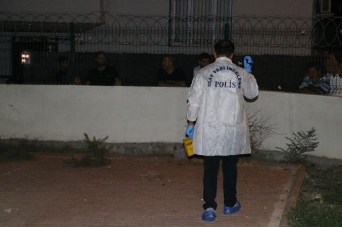 Adana'da husumetlilerin kavgası kanlı bitti: 2 yaralı