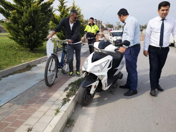 Bursa'da kaza yapan motosikletliye çevredekiler yardım etti