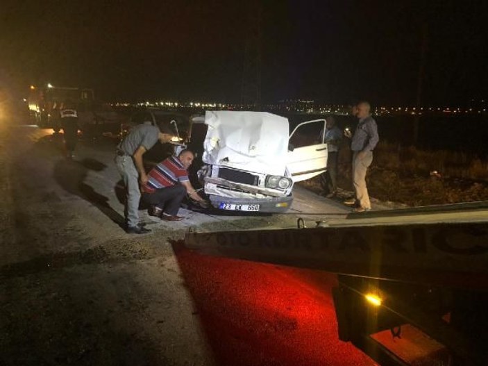 Elazığ'da minibüs ile otomobil çarpıştı