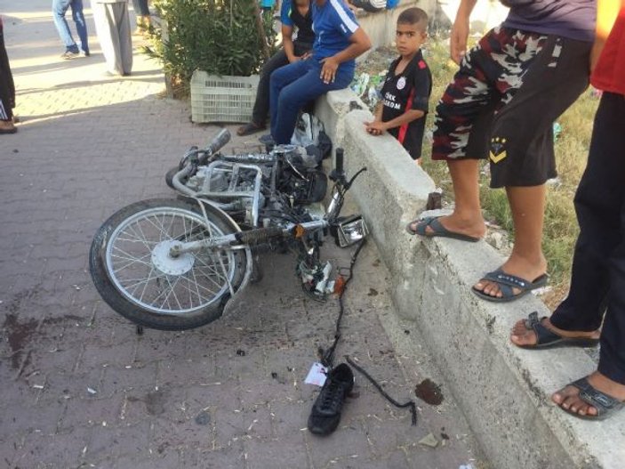 Adana'da otomobile çarpan motosiklet sürücüsü öldü