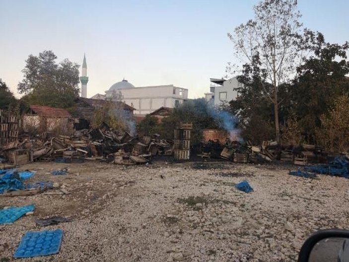 Bursa'da soğuk hava deposu bahçesinde yangın