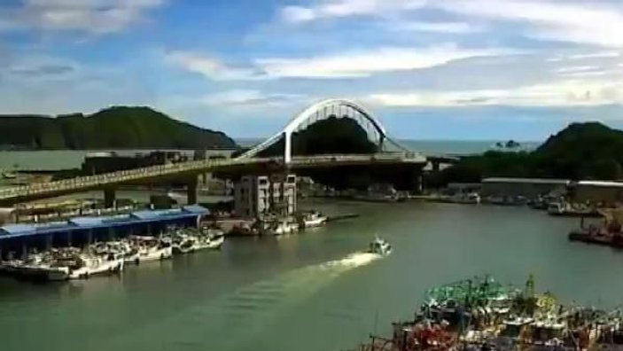 Tayvan’da 21 yıllık turistik köprü çöktü