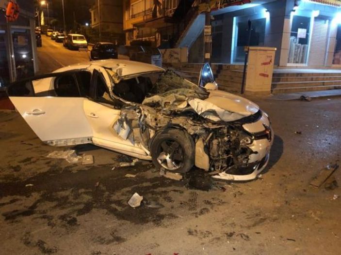 Ankara’da otomobil kamyonete arkadan çarptı