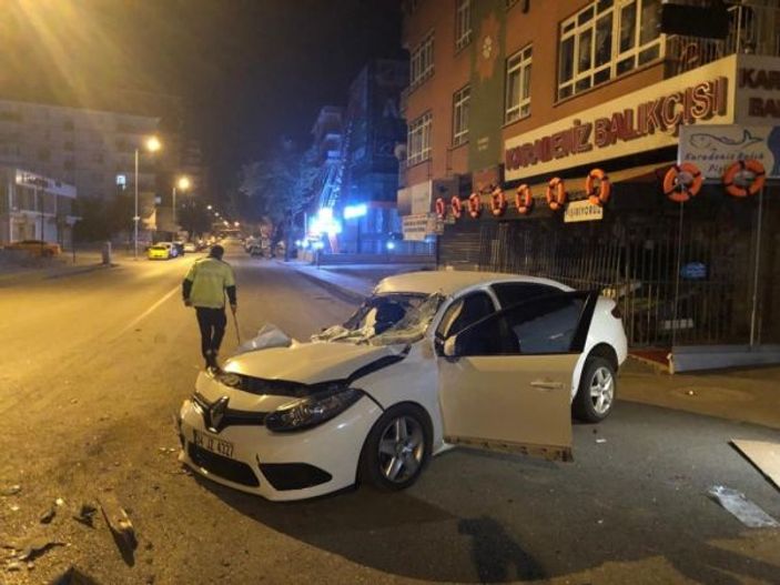 Ankara’da otomobil kamyonete arkadan çarptı