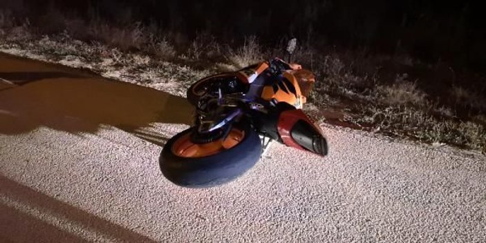 Kaza yapan motosiklet sürücüsü 30 metre sürüklendi