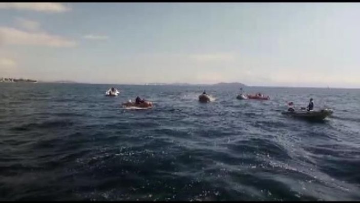 Kadıköy'de bir kadın, vapurdan denize atladı
