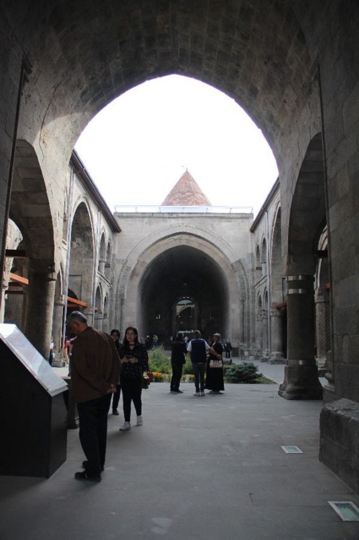 Erzurum'da tarihi medrese içerisinde klima