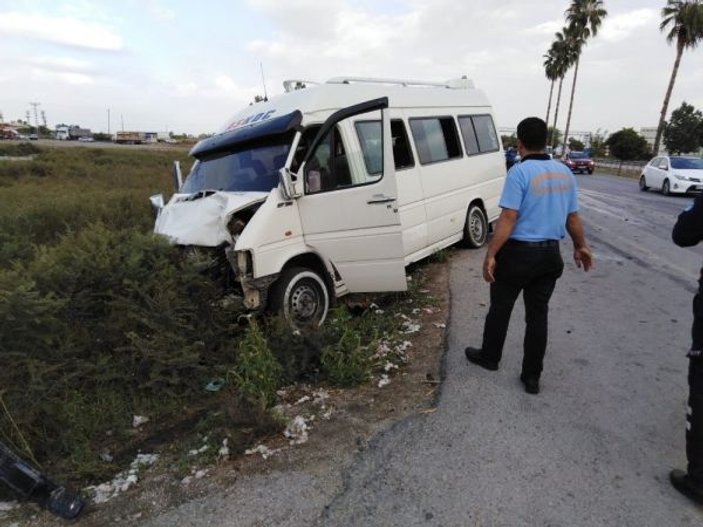 Mersin'de minibüs ve otobüs birbirine girdi: 5 yaralı