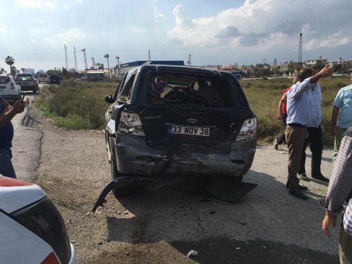 Mersin'de minibüs ve otobüs birbirine girdi: 5 yaralı