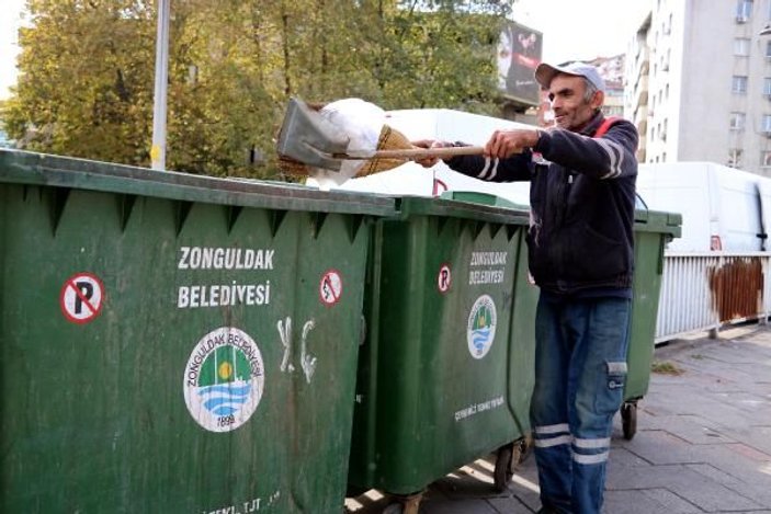 Zonguldak'ta temizlik işçisinden öğrencilere burs