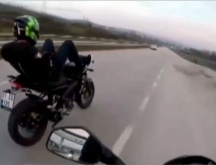 İstanbul'da motosiklet üzerinde maganda çift