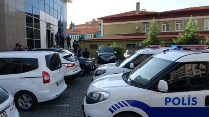 Edremit'te belediye binasında silahlı kavga: 2 gözaltı