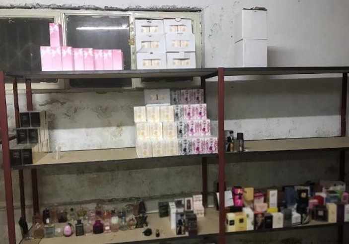 Antalya'da 17 bin gümrük kaçağı parfüm ele geçirildi -3