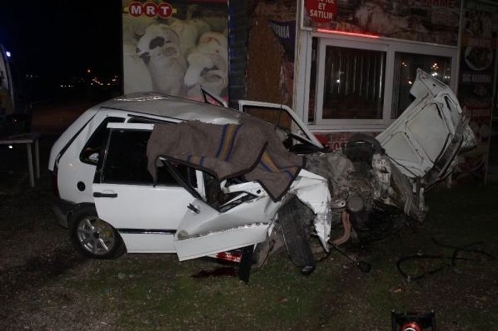Manisa’da otomobil tıra arkadan çarptı: 1 ölü, 1 yaralı -1