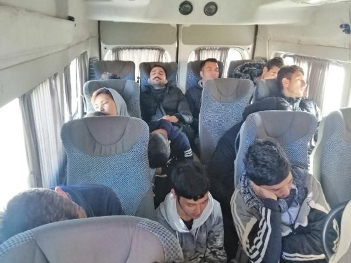 Çanakkale’de 98 kaçak göçmen yakalandı -3