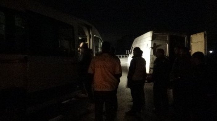 Gece yarısı şok operasyon: 50 kaçak göçmen yakalandı -1