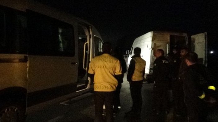 Gece yarısı şok operasyon: 50 kaçak göçmen yakalandı -2