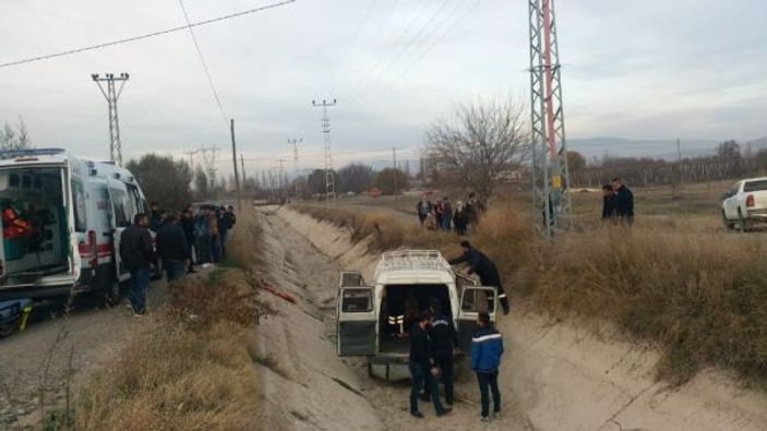 Kayseri’de minibüs kanala düştü: 3 yaralı -2