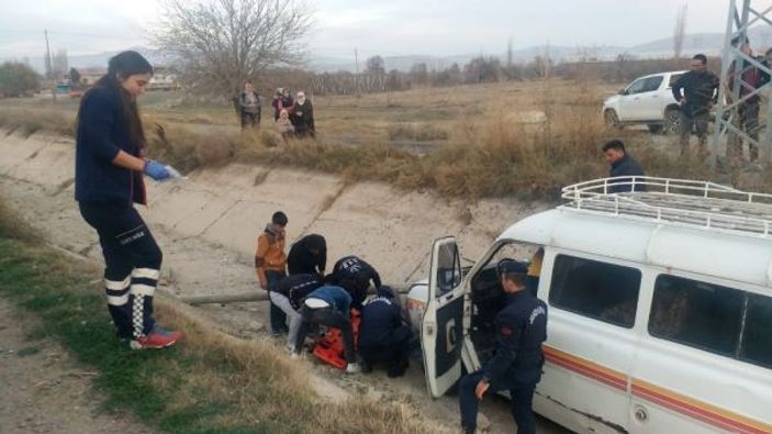 Kayseri’de minibüs kanala düştü: 3 yaralı -5