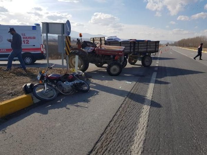 Traktör motosiklete çarptı: 1 ölü, 1 yaralı -1
