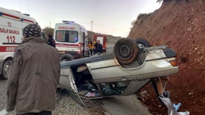 Salihli'de otomobil takla attı: 2 yaralı -3