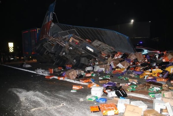 Düzce'de otobüs, otoyolda hatalı dönüş yapan TIR’a çarptı: 2 ölü, 35 yaralı -2