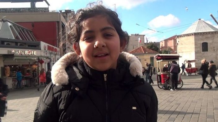 (Özel) Üşüyen Suriyeli minik kıza polis şefkati -2