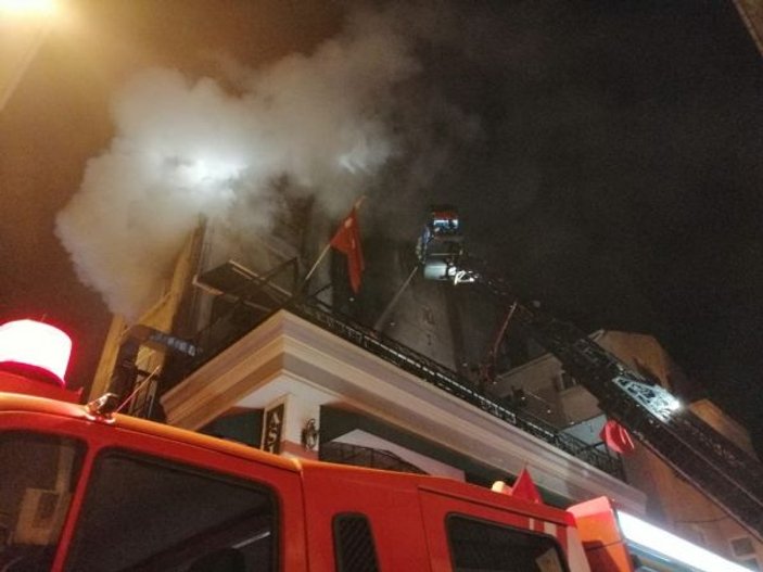 Kadıköy de 5 katlı binada korkutan yangın -3