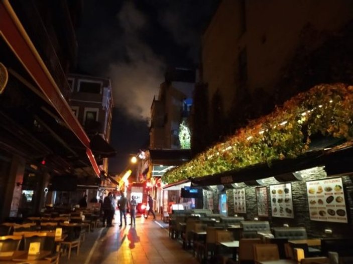 Kadıköy de 5 katlı binada korkutan yangın -2